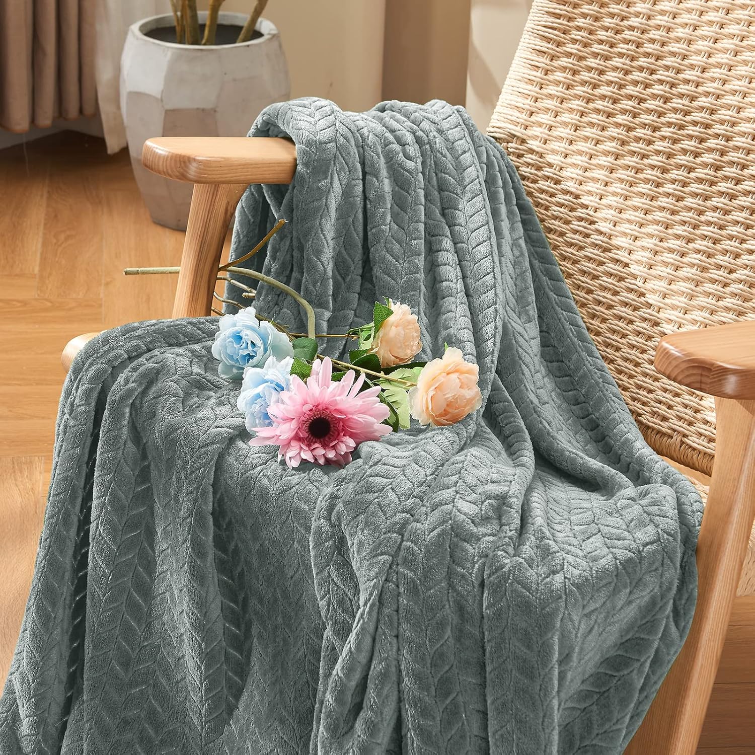 Grey Leaves Pattern Throw Blanket for Couch, Super Soft Flannel Cozy Lightweight Fuzzy Blankets for Women, 50 X 60 Inches