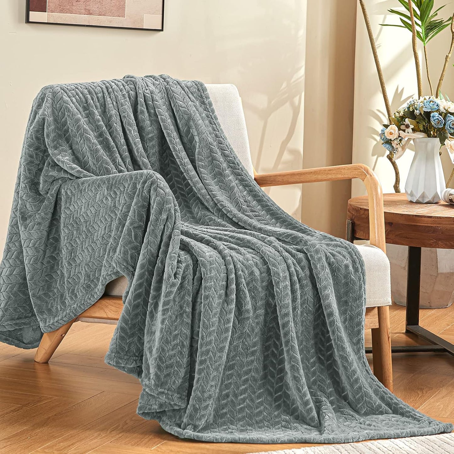Grey Leaves Pattern Throw Blanket for Couch, Super Soft Flannel Cozy Lightweight Fuzzy Blankets for Women, 50 X 60 Inches
